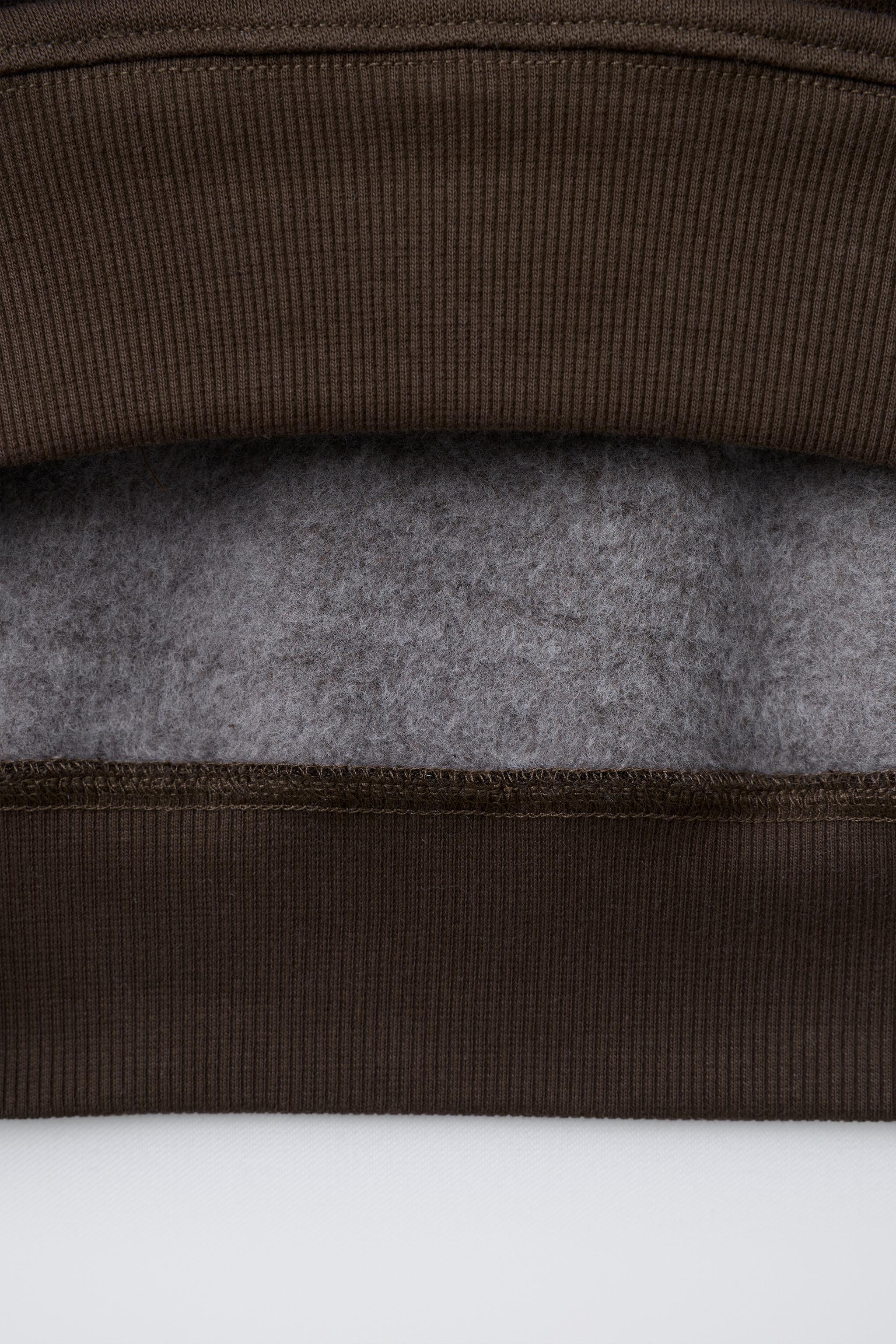 GRAFFITI LABEL SWEATSHIRT